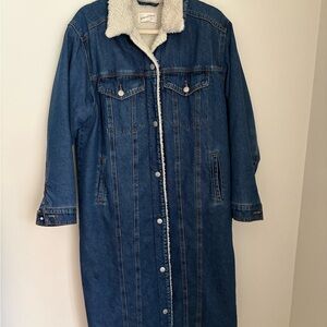 Universal Thread Women’s Faux Shearling Lined Long Denim Jacket , Size Medium